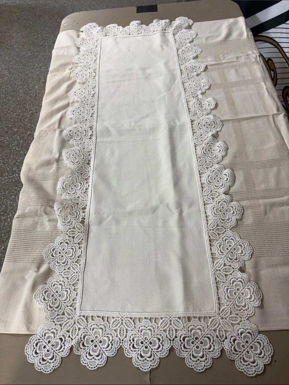 Elegant Cream Lace Table Runner - Classic Home Dining